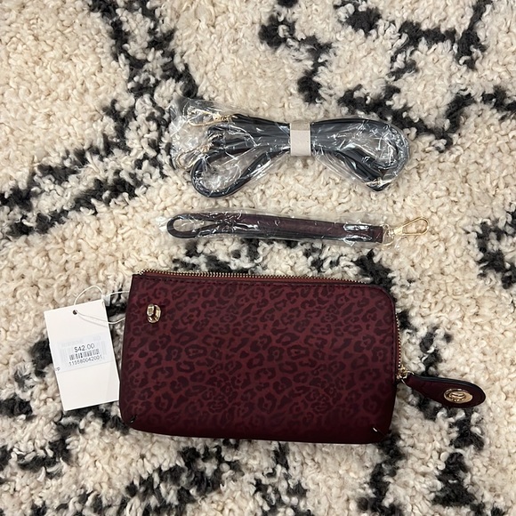 NWT Tonal Maroon Animal Print Convertible Wristlet/Crossbody Clutch - Picture 5 of 5
